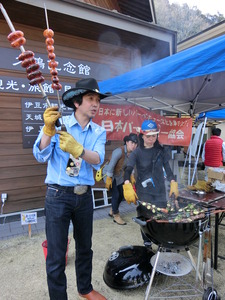 BBQの楽しみ方を講義する日本バーベキュー協会会長