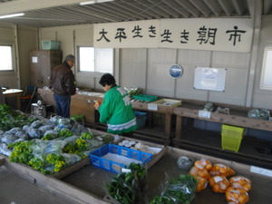 農家さん直送の朝採れ新鮮野菜などを販売
