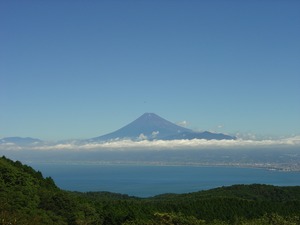 だるま山高原レストハウスからの富士山（夏） 