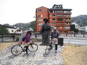 若山牧水の像