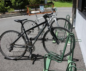 自転車用ラックも2種類設置されています