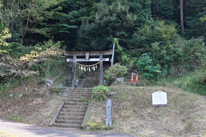 大見城跡の入り口（諏訪神社の鳥居）
