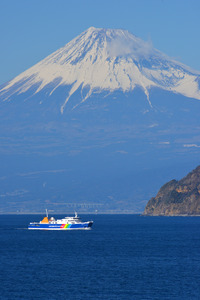駿河湾フェリーと富士山